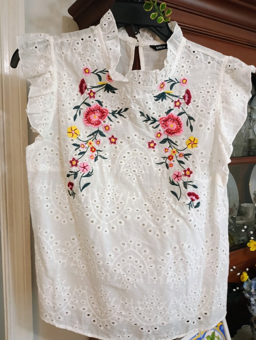 NWOT Shein White Eyelet Ruffled Sleeve Floral Embroidered Sleeveless Top (M)